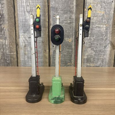 Sale Photo Thumbnail #560: Three Lionel No. 151 Semaphore and No. 153 Block Signal Train Accessories