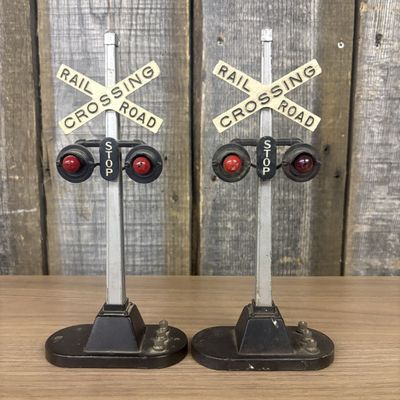 Sale Photo Thumbnail #559: A Pair of Lionel No. 154 Automatic Highway Crossing Signals