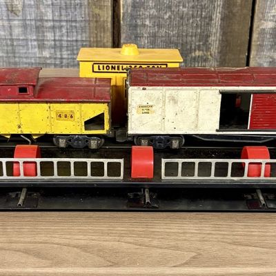 Sale Photo Thumbnail #563: Three Lionel and American Flyer O Gauge Model Train Items