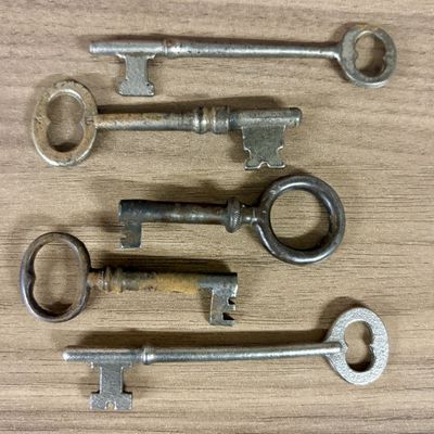 Sale Photo Thumbnail #399: Collection of Five Antique and Vintage Ferrous Metal Skeleton Keys