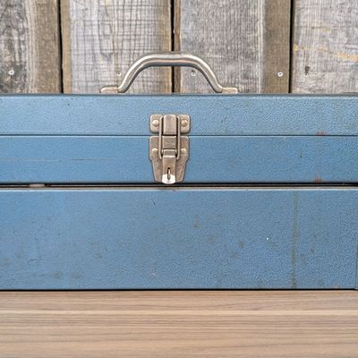 Sale Photo Thumbnail #498: Vintage Belknap Blue Grass Model 1718 Metal Toolbox with Tray