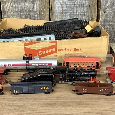 Sale Photo Thumbnail #604: A Collection of Vintage Mantua and Mixed Manufacturer HO Scale Model Train Equipment and Track