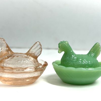 Sale Photo Thumbnail #271: PRESSED GLASS HEN ON NEST SALTS, CIRCA 1950