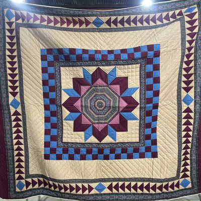 Sale Photo Thumbnail #365: Large Machine Pieced and Machine Quilted Lone Star Pattern Patchwork Quilt