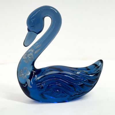 Sale Photo Thumbnail #537: FENTON COBALT BLUE GLASS SWAN