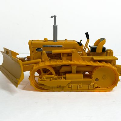 Sale Photo Thumbnail #280: ERTL INTERNATIONAL T-340 DIE-CAST CRAWLER