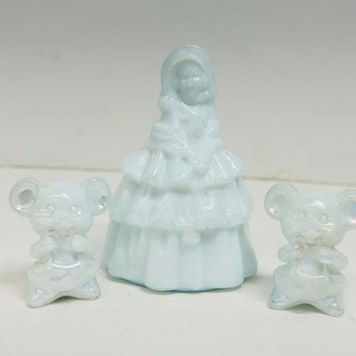 Sale Photo Thumbnail #15: WHITE BOYD FIGURINES (3)