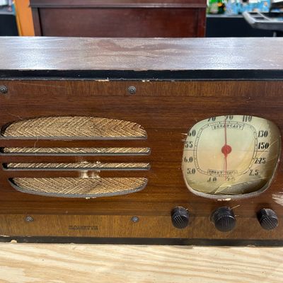 Sale Photo Thumbnail #473: KADETTE MODEL 101 WOOD RADIO