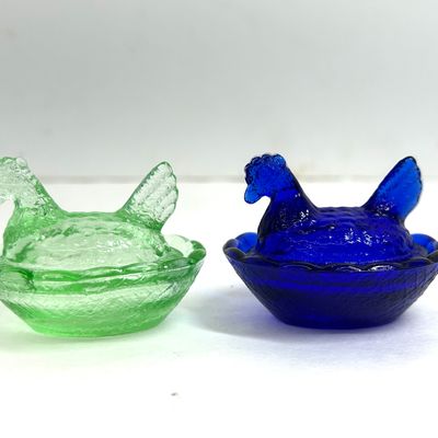 Sale Photo Thumbnail #270: VINTAGE GLASS HEN ON NEST DISHES