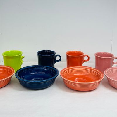 Sale Photo Thumbnail #121: HOMER LAUGHLIN CERAMIC FIESTA SERVICE, MODERN