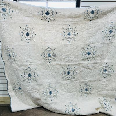 Sale Photo Thumbnail #276: MID-20TH CENTURY COTTON STAR QUILT