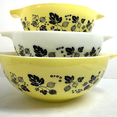 Sale Photo Thumbnail #267: PYREX GOOSEBERRY CINDERELLA GLASS BOWLS, 1960