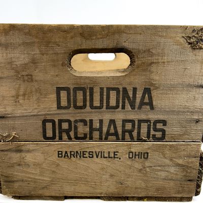 Sale Photo Thumbnail #307: DOUDNA ORCHARDS WOODEN ORCHARD CRATE