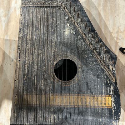 Sale Photo Thumbnail #472: MARX LIBERTY HARP AND WOOD RADIO