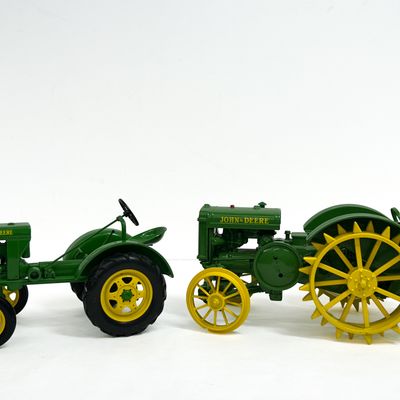 Sale Photo Thumbnail #452: ERTL JOHN DEERE DIE-CAST TRACTORS, 1990S