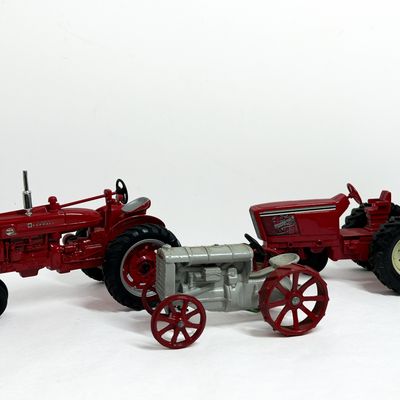 Sale Photo Thumbnail #453: ERTL THREE DIE-CAST TRACTORS 2002
