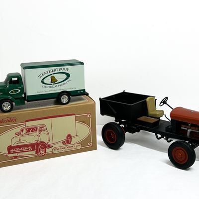 Sale Photo Thumbnail #451: ERTL DIE-CAST TRUCK AND TRACTOR, 2000
