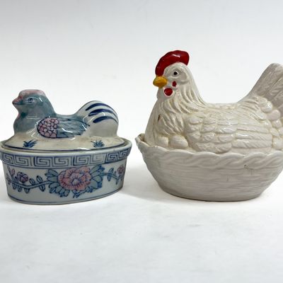 Sale Photo Thumbnail #513: CERAMIC HEN ON NESTS