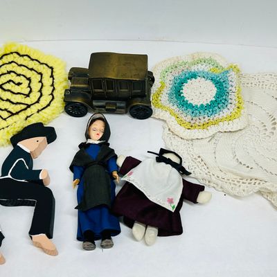 Sale Photo Thumbnail #153: AMISH SOUVENIRS AND METAL BANK