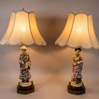Sale Photo Thumbnail #289: A Pair of Shaly Japan Chinoiserie Figural Porcelain Table Lamps