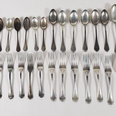 Sale Photo Thumbnail #218: 40 Piece Set of Gorham Strasbourg Pattern Sterling Silver Flatware