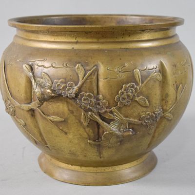 Sale Photo Thumbnail #295: Japanese Meiji Period Bronze Relief Decorated Vessel Body
