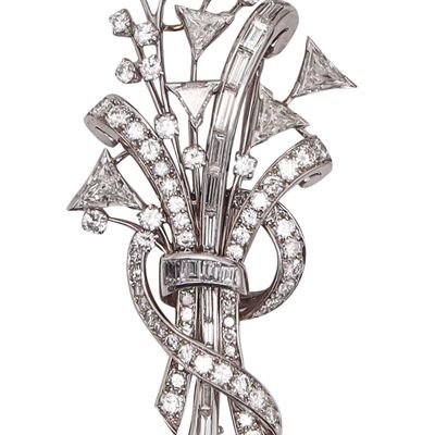 ART DECO 1940 Pendant-Brooch In Solid Platinum With 7.52 Ctw In VS Diamonds