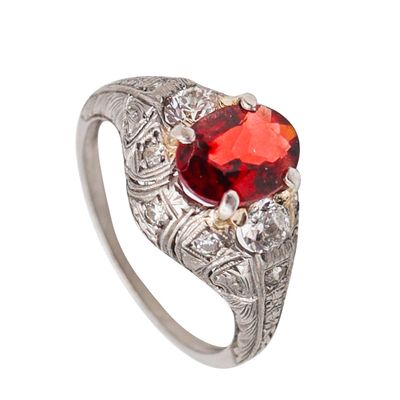 ART DECO 1925 Ring In .900 Platinum With 1.22 Cts In Diamonds And Red Garnet