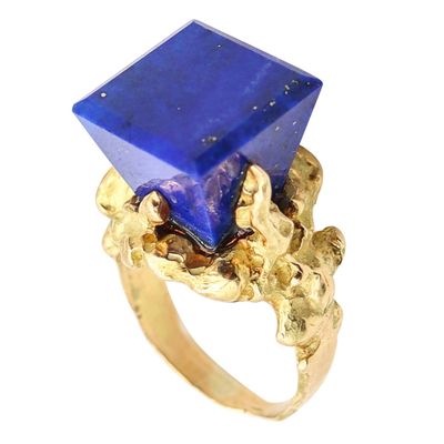 CHAUMET 1970 Modernist Sculptural Ring In 18Kt Yellow Gold With Geometric Lapis