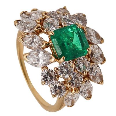 Cluster Cocktail Ring In 18Kt Yellow Gold With 5.58 Ctw In Colombian Emerald And Diamonds