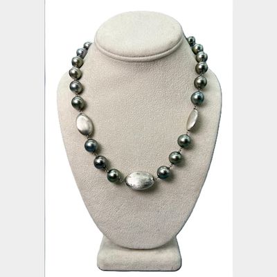 14K White Gold Necklace with Black South Sea Pearl
