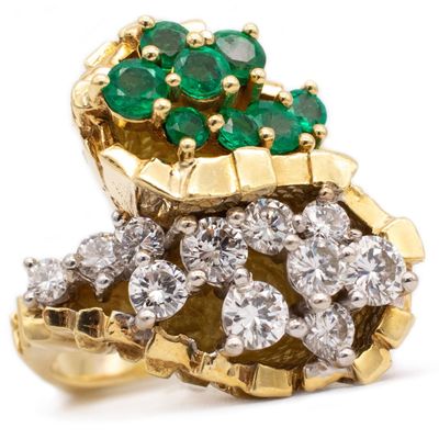 Modernist 1970 Bold Cocktail Ring In 18Kt With 3.15 Cts Of Diamonds And Emeralds