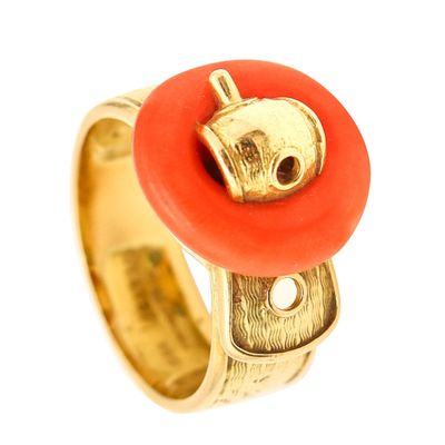 PIAGET Paris 1970 Modernist Belt-Shaped Ring In 18Kt Yellow Gold With Coral