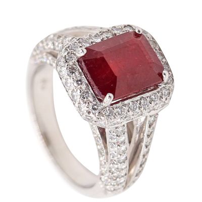PLATINUM Classic Cocktail Ring With 4.84 Ctw In Vivid Red Ruby And VS Diamonds