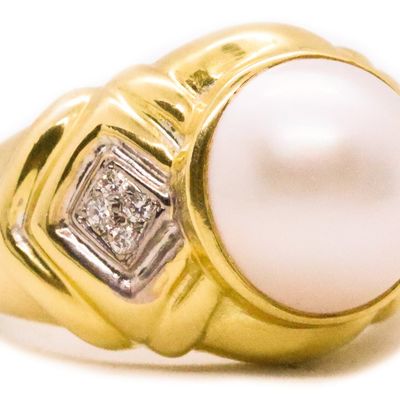 ITALIAN Modern Cocktail Ring In 18Kt Yellow Gold With Diamonds And White Pearl
