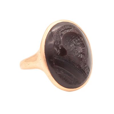 INTAGLIO 1900 Antique Signet Ring In 14Kt Yellow Gold With Carved Brown Agate