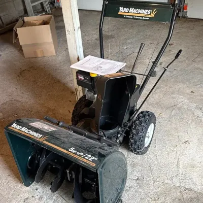 Yard Machines, Snowblower
