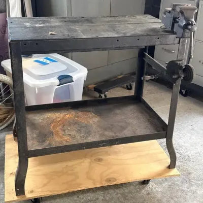 Work Table On Wheels With Vice