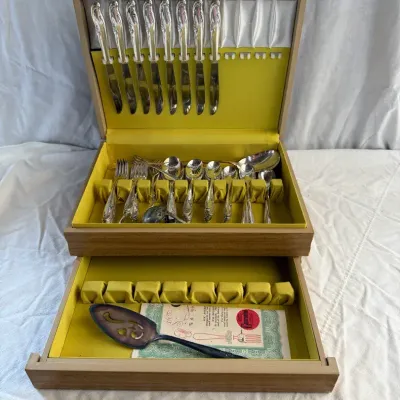 William Rogers Extra Plate Silverware Set In Case