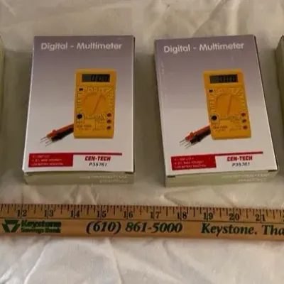 4 Digital Multimeters
