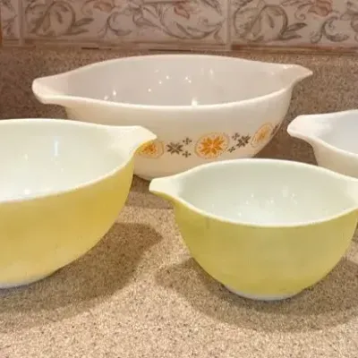 Set Of 4 Pyrex Bowls