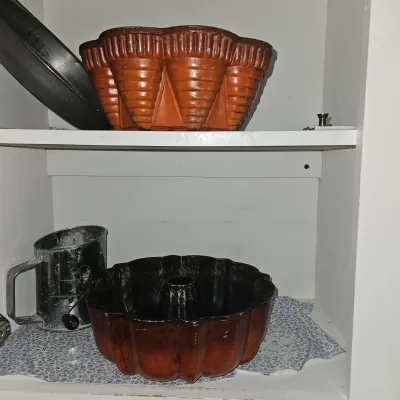 Sale Photo Thumbnail #80: vintage Cake/bundt pans
