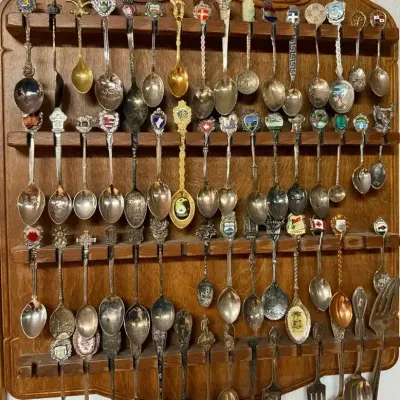 International Souvenir Spoon Collection with Display Rack – Jerusalem, Israel, Skagway & More