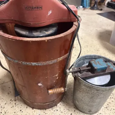 Wooden-Bucket Electric & Galvanized Hand-Crank Ice Cream Makers
