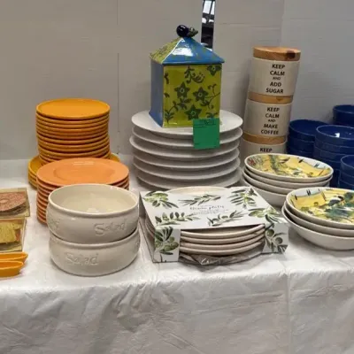 Bowls, Plates, Serving Pieces And Cups 