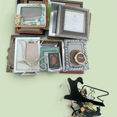 Mystery Assortment Variety Shapes & Sizes Photos Frames And Assortment Of Photo Frame Stands