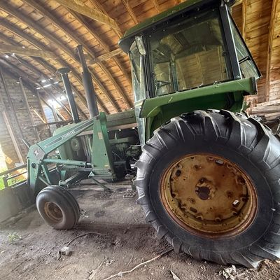 Sale Photo Thumbnail #60: Tractor runs and drives serious hydraulic leak