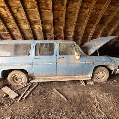 Sale Photo Thumbnail #46: 1982 Chevy suburban condition unknown