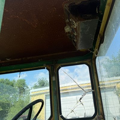 Sale Photo Thumbnail #16: Tractor unknown condition