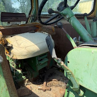 Sale Photo Thumbnail #17: Tractor unknown condition